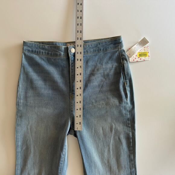 Free People NWT Float On Extreme Flare Bermondsey Blue Wash Jeans 29 waist - Picture 10 of 11
